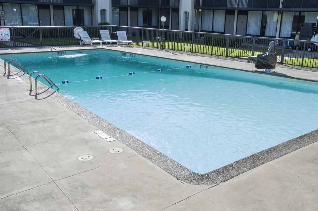 Lamplighter Inn&Suites Pittsburg Exterior foto