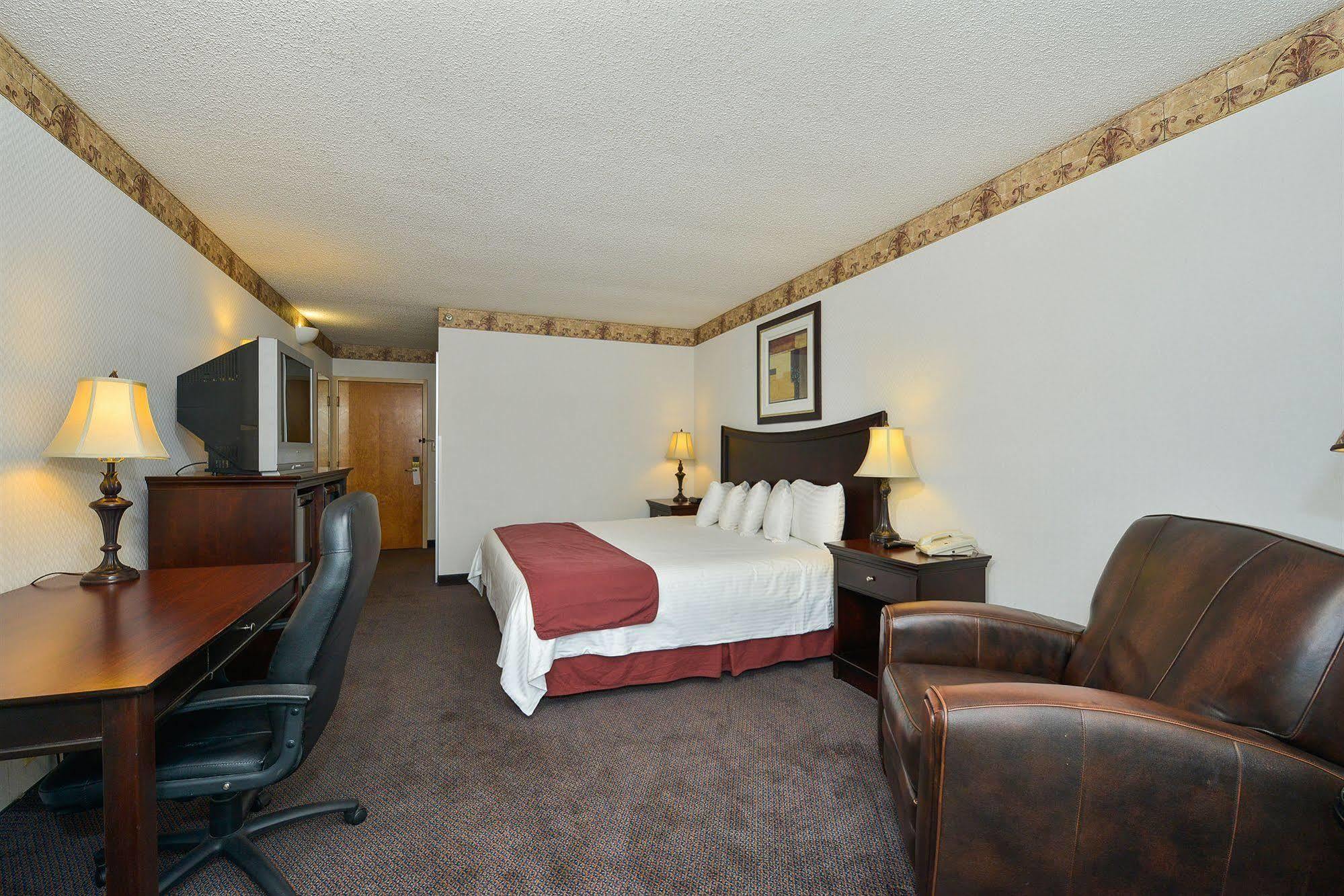 Lamplighter Inn&Suites Pittsburg Exterior foto